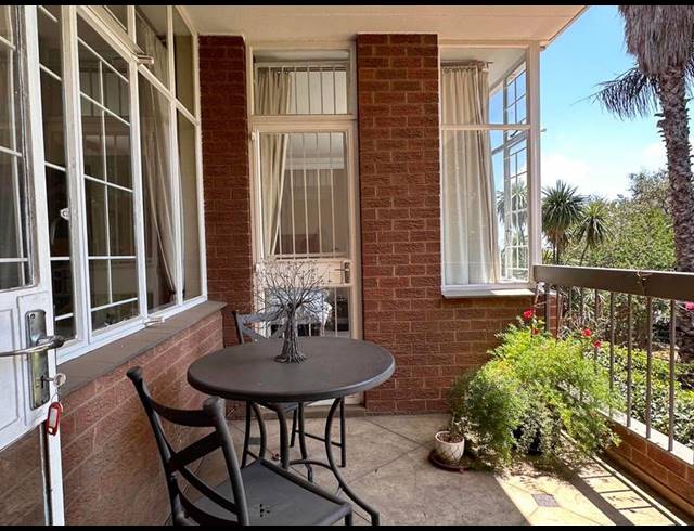 2 BEDROOM APARTMENT FOR SALE IN HYDE PARK